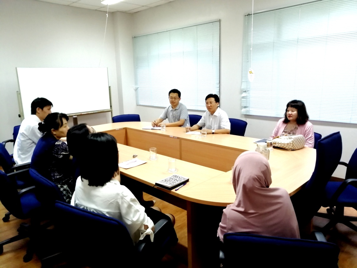 课题组与皇太后大学汉学院部分老师座谈